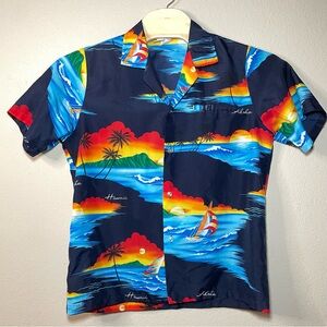 Vintage Casual Wear Hawaii Button Down Short Sleeve Shirt Size Medium 100% Rayon
